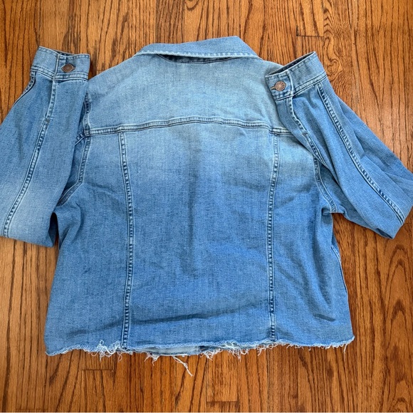 Calvin Klein Jeans
Cotton Frayed Trucker Denim Jacket - Picture 5 of 6
